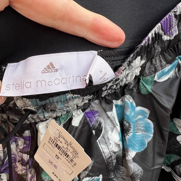 Stella McCartney Adidas Black blossom Women's 2 n 1 running shorts - Picture 11 of 15